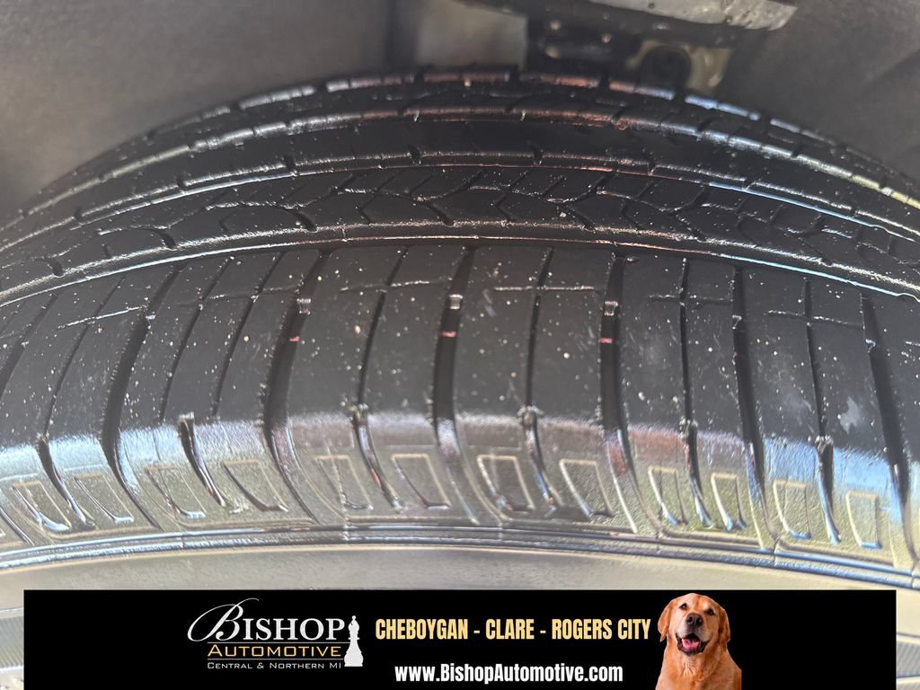Used 2023 Buick Enclave Essence AWD/4WD image 17