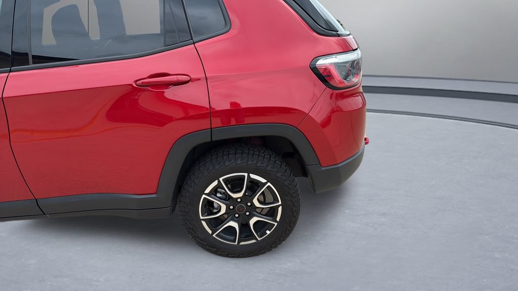 Used 2025 Jeep Compass Trailhawk AWD/4WD image 19