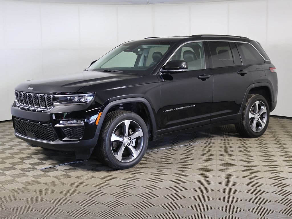 Used 2023 Jeep Grand Cherokee Limited AWD/4WD image 10