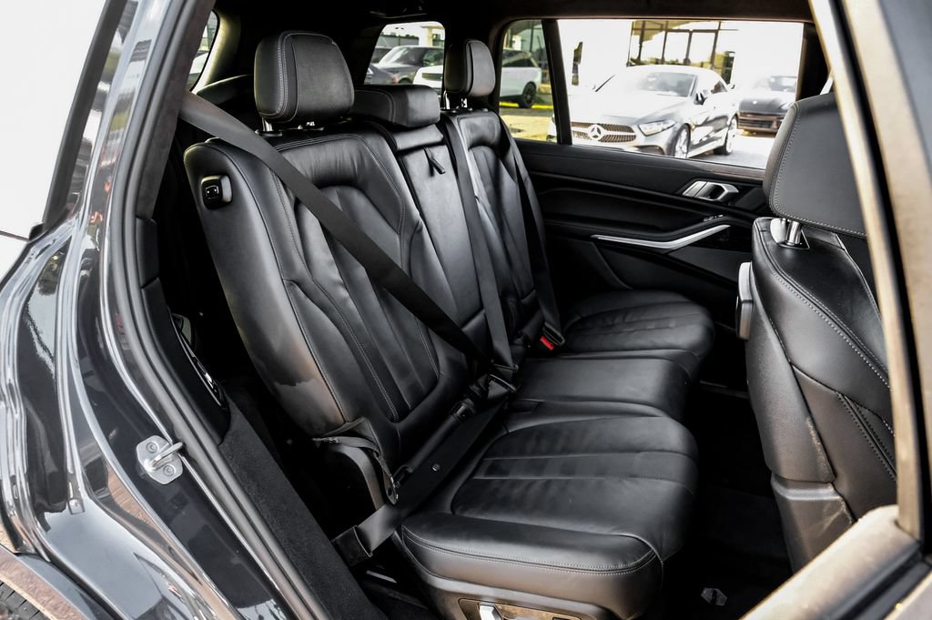 Used 2021 BMW X7 M50i w/ Dynamic Handling Package AWD/4WD image 39