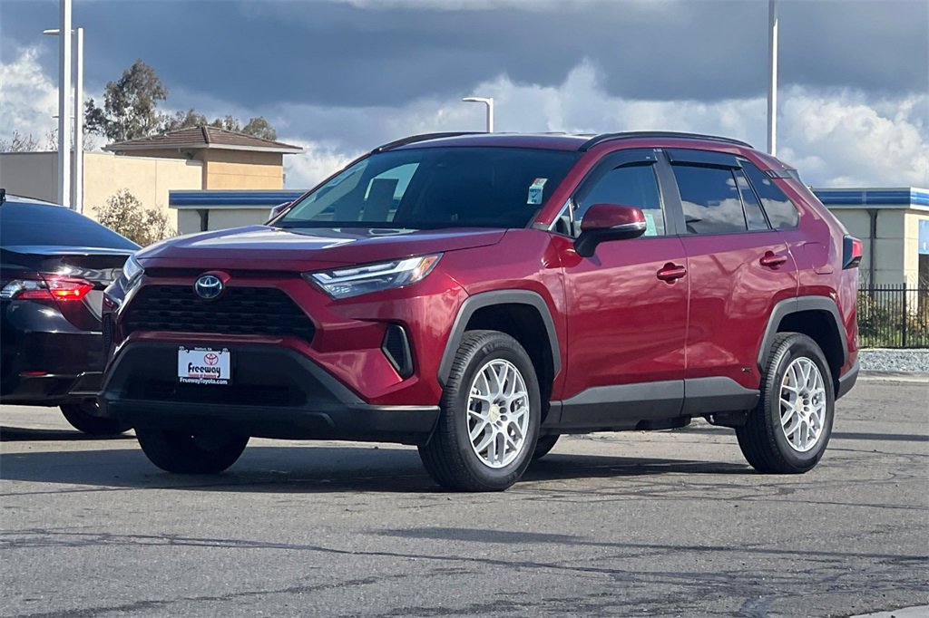 Used 2024 Toyota RAV4 LE image 10
