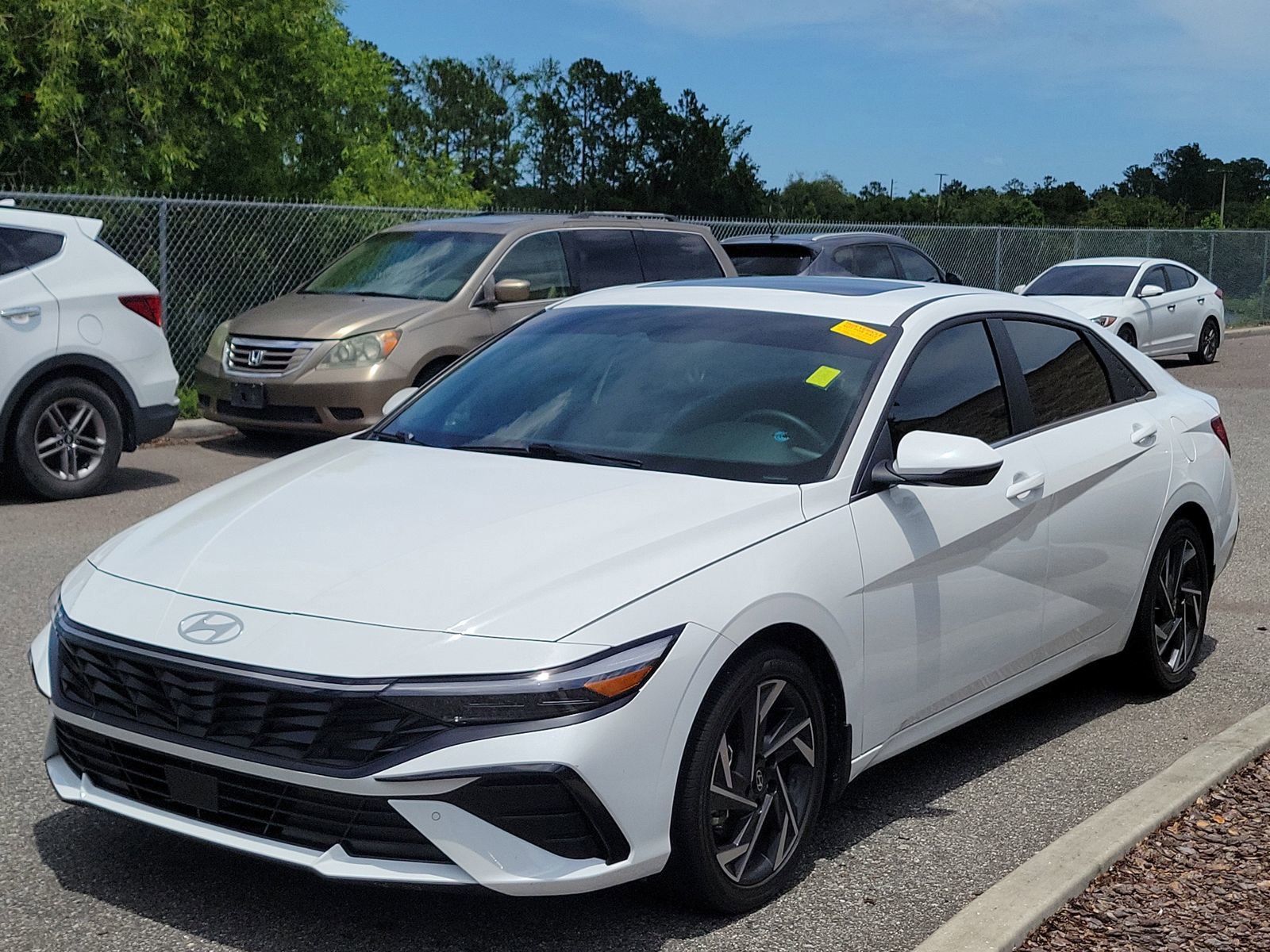 Used 2024 Hyundai Elantra Limited FWD image 2