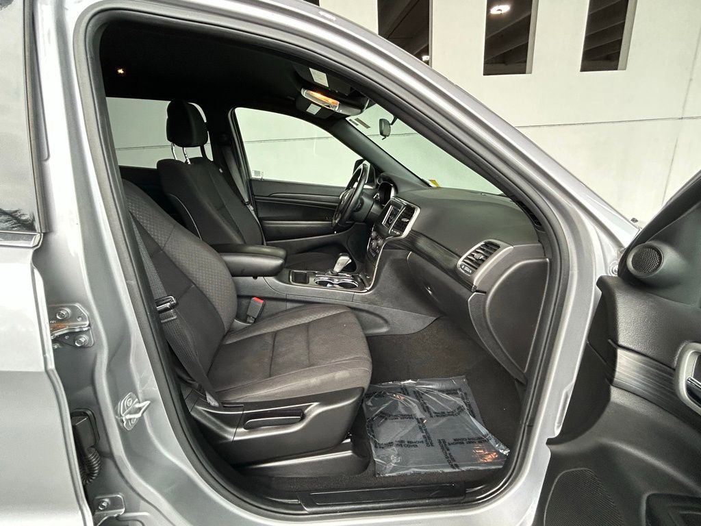 Used 2019 Jeep Grand Cherokee Laredo image 22