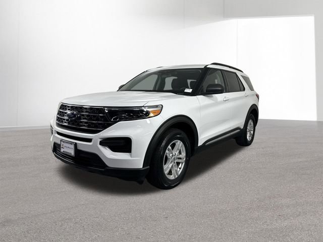 Used 2022 Ford Explorer XLT AWD/4WD image 2