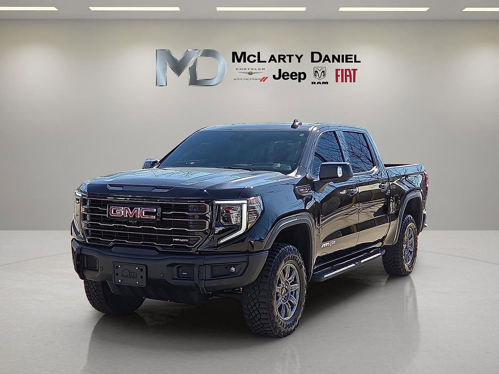Used 2025 GMC Sierra 1500 AT4X image 2