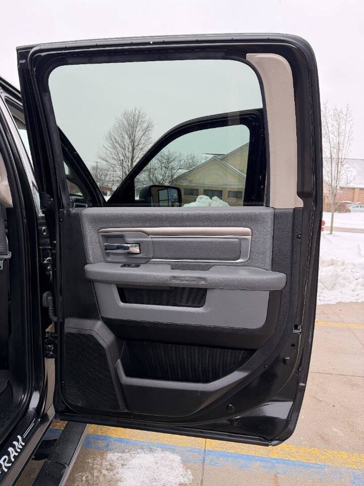 Used 2018 RAM 2500 SLT image 32