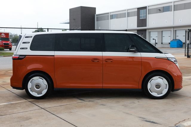 Used 2025 Volkswagen ID. Buzz 1st Edition RWD image 16