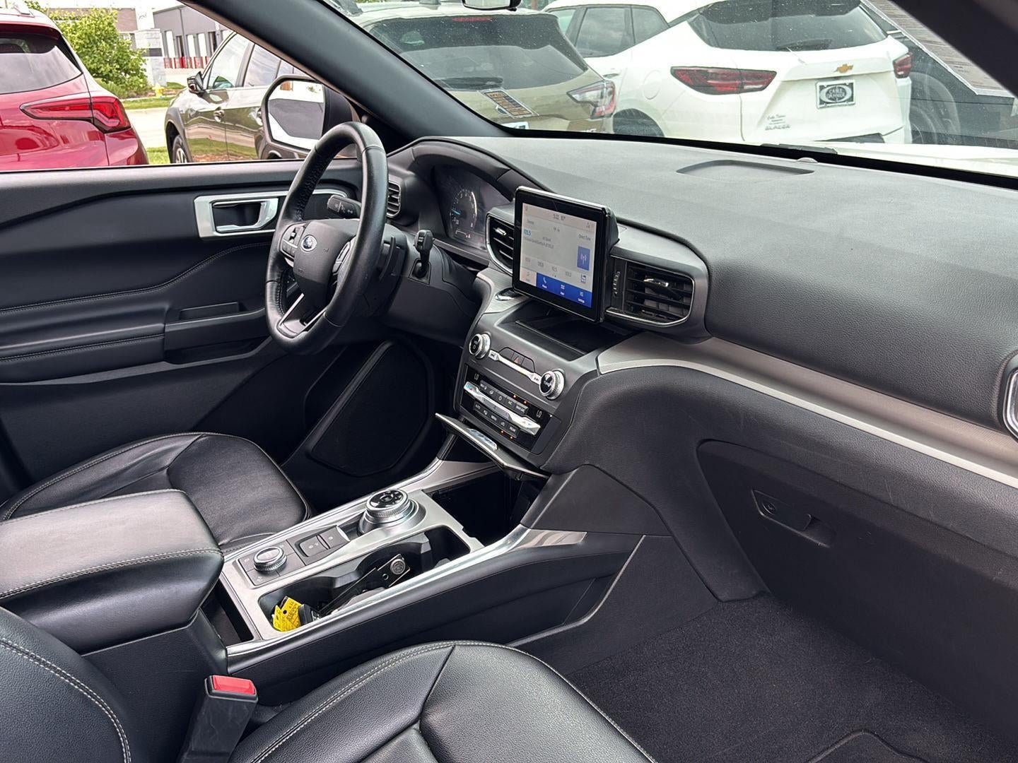 Used 2020 Ford Explorer XLT w/ Equipment Group 202A AWD/4WD image 24