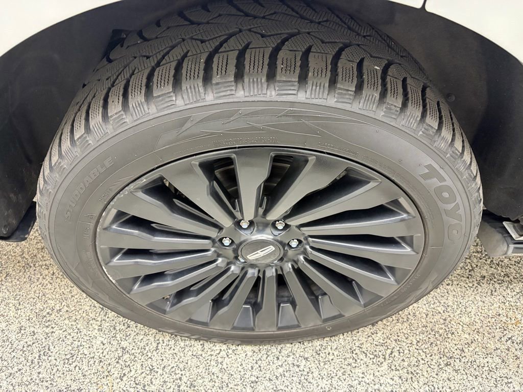 Used 2019 Lincoln Navigator Reserve image 12