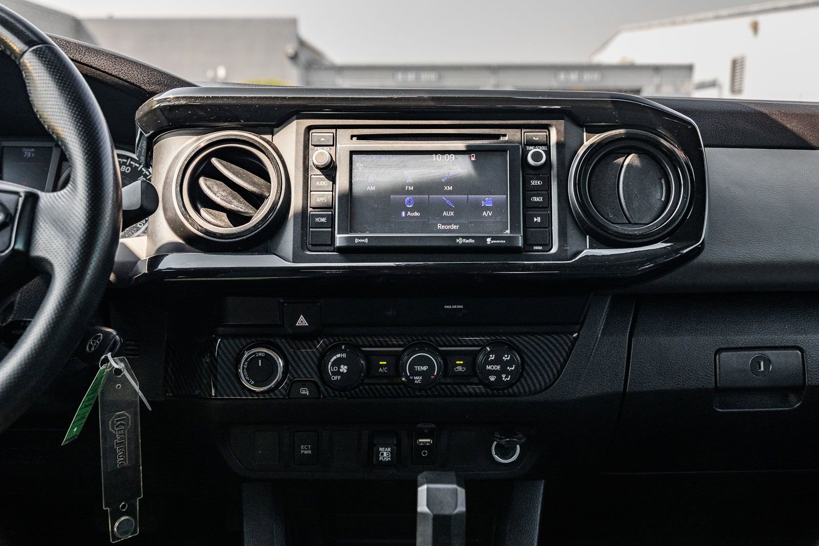 Used 2019 Toyota Tacoma SR5 AWD/4WD image 36