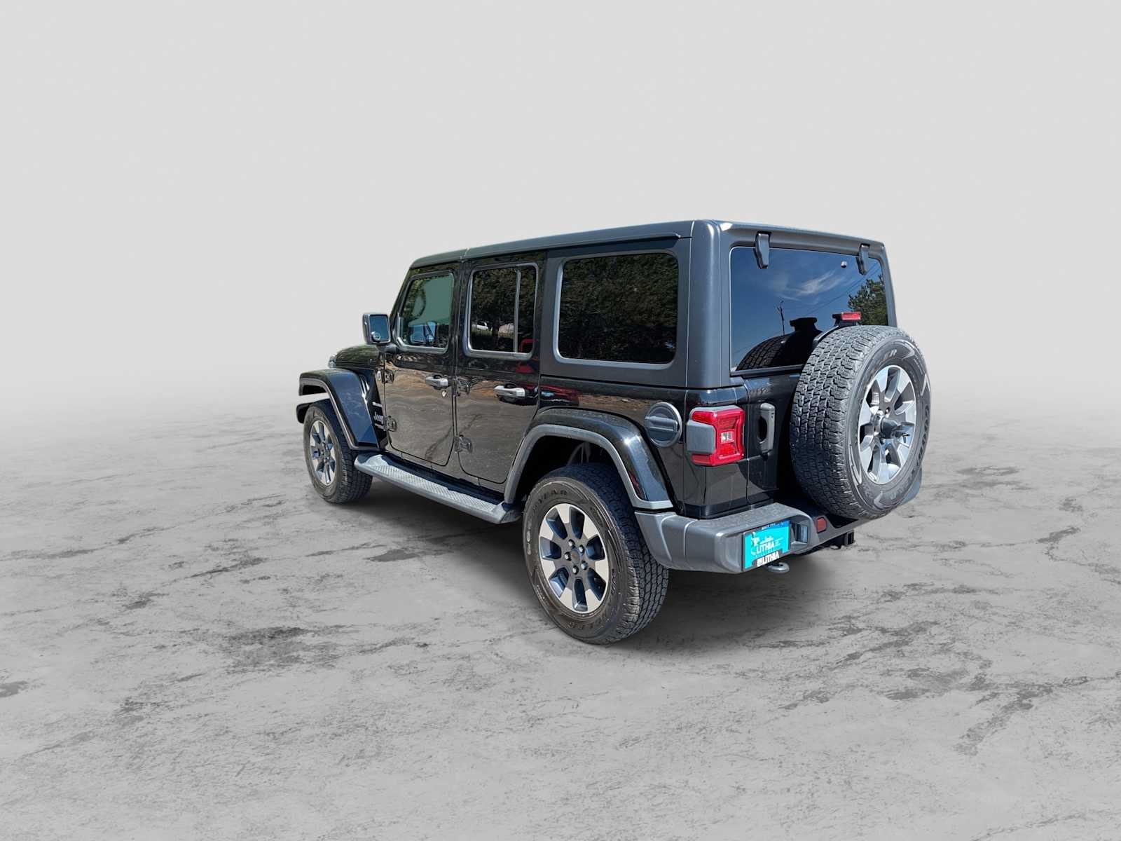Used 2022 Jeep Wrangler Unlimited Sahara w/ LED Lighting Group AWD/4WD image 6