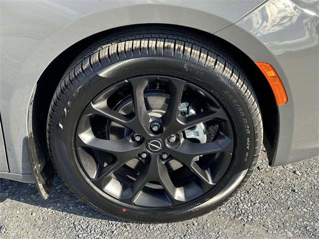 New 2025 Chrysler Pacifica Limited w/ Uconnect Theater Family Group image 27