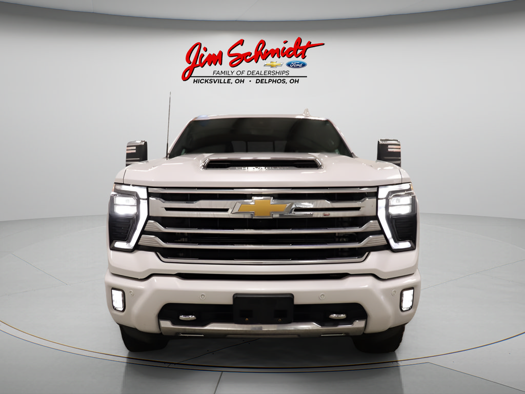 Used 2024 Chevrolet Silverado 2500 High Country w/ High Country Premium Package AWD/4WD image 3