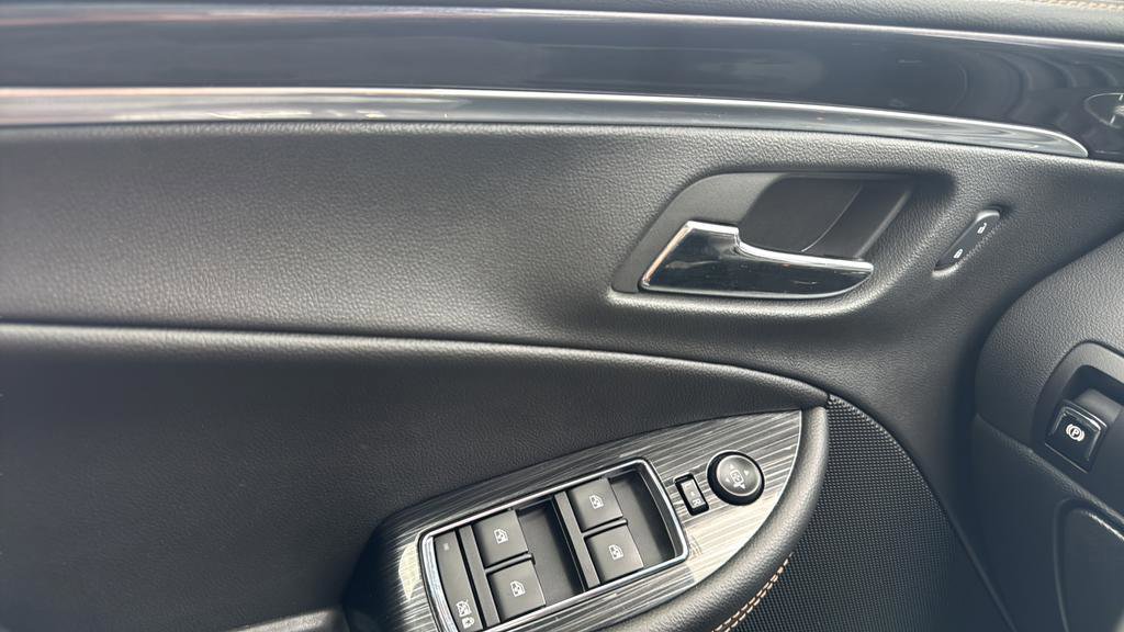 Used 2016 Chevrolet Impala LT w/ Convenience Package image 18