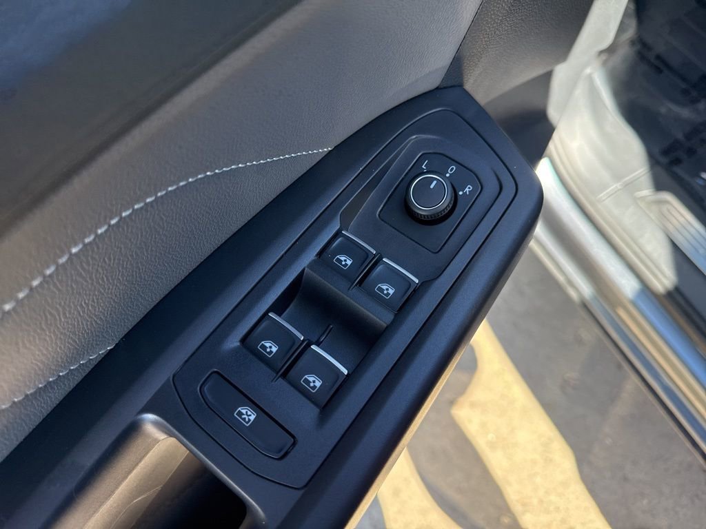 Certified 2022 Volkswagen Atlas Cross Sport SE image 12