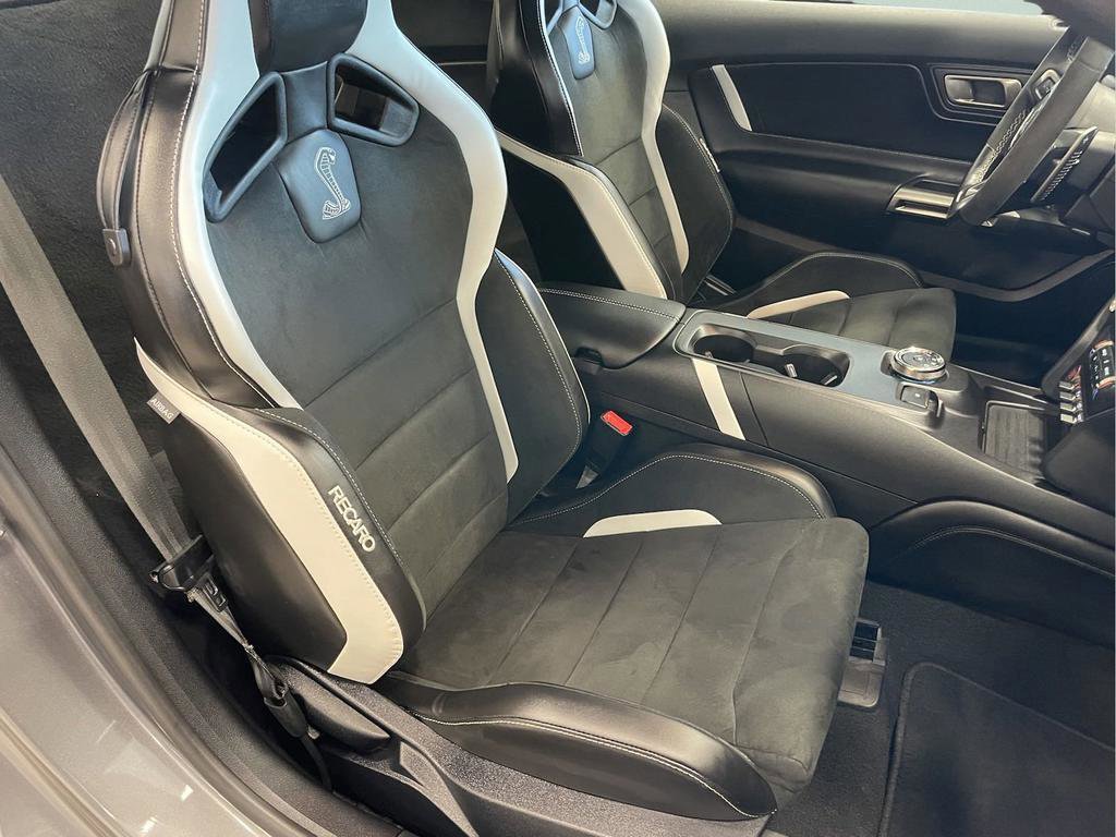 Used 2021 Ford Mustang Shelby GT500 w/ Carbon Fiber Track Pack RWD image 16