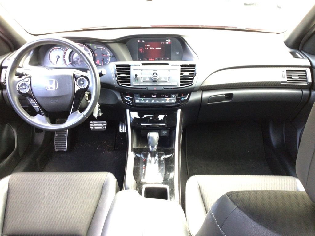 Used 2017 Honda Accord Sport image 7