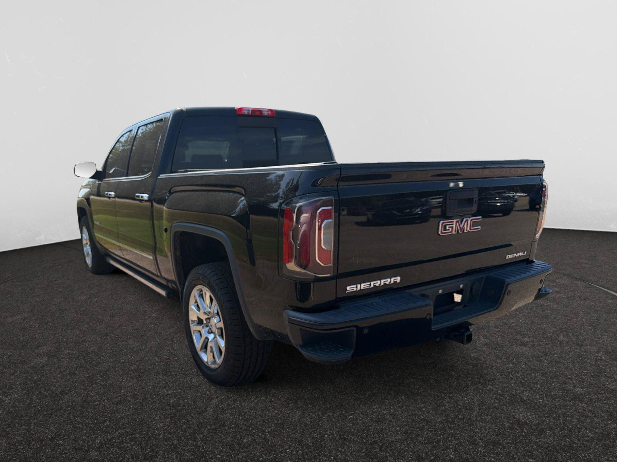 Used 2016 GMC Sierra 1500 Denali w/ Enhanced Driver Alert Package RWD image 6
