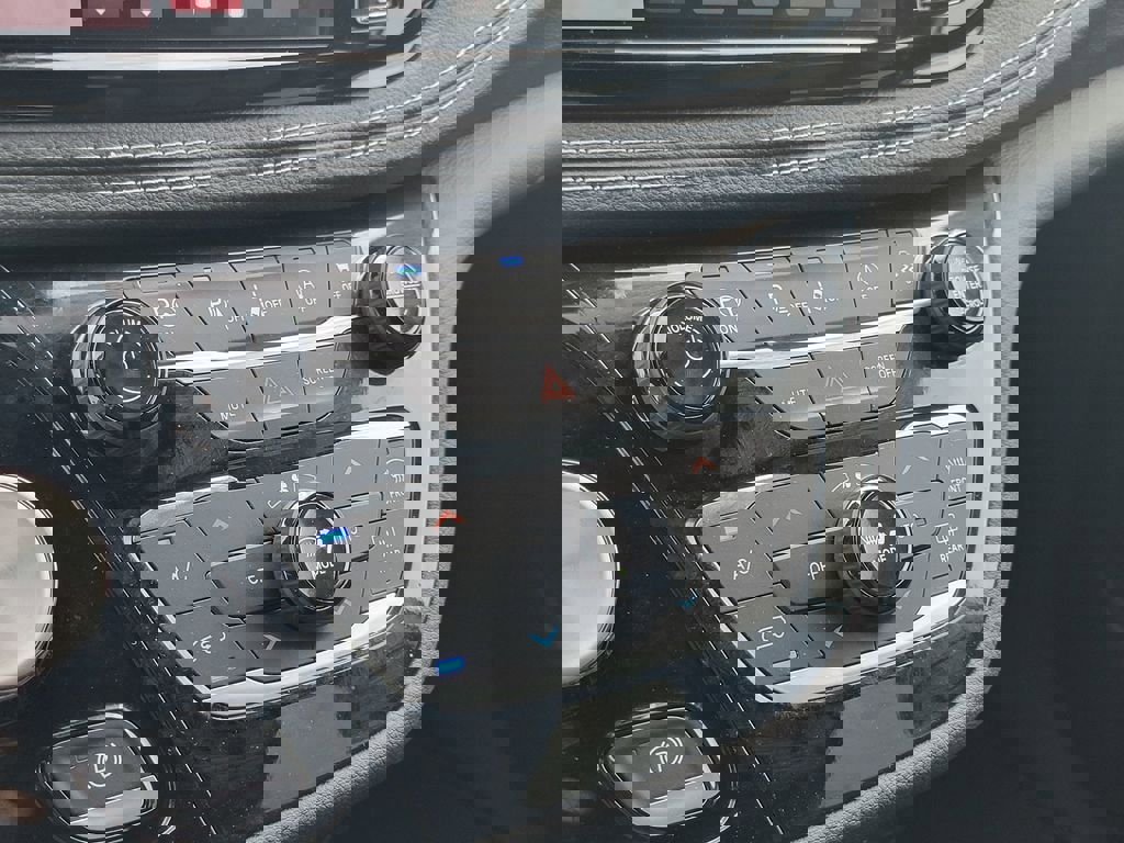 New 2025 Chrysler Pacifica Select w/ Fav Edition Package image 18