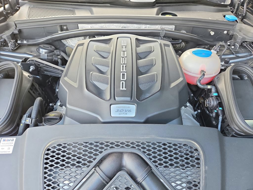 Certified 2018 Porsche Macan GTS AWD/4WD image 33