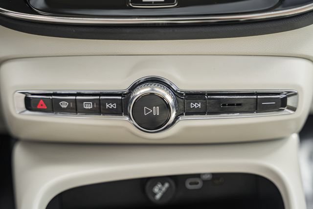 Certified 2023 Volvo XC40 B5 Ultimate w/ Protection Package Premier AWD/4WD image 26
