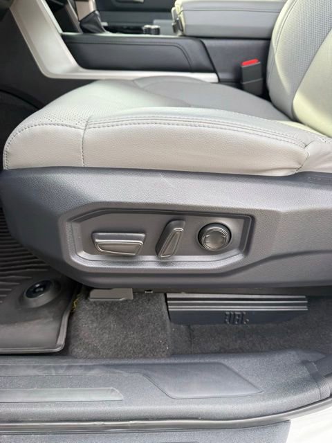 Used 2025 Toyota Tundra Limited AWD/4WD image 18