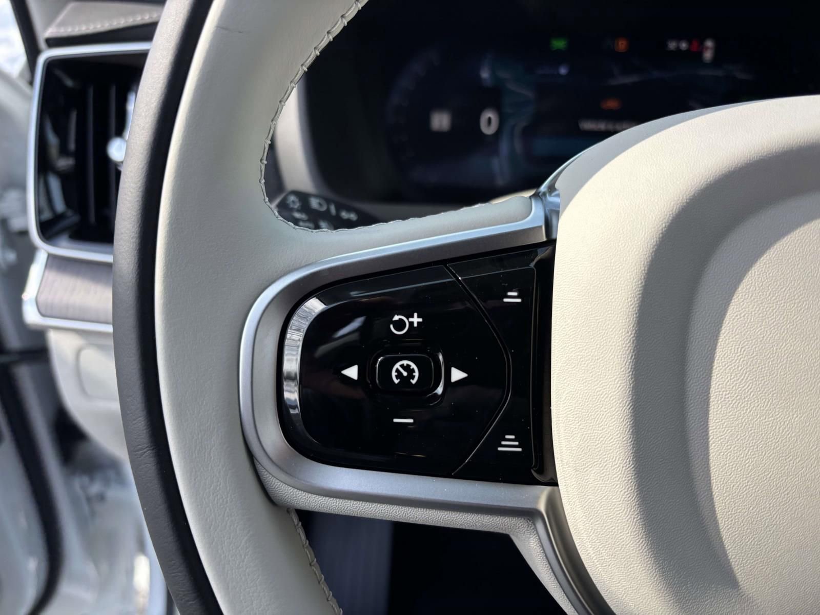 New 2026 Volvo XC90 T8 Ultra w/ Protection Package Premier AWD/4WD image 17