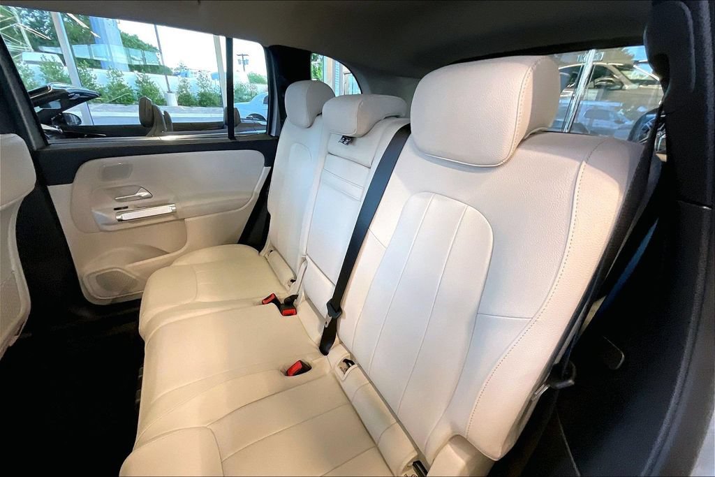 Used 2026 Mercedes-Benz GLB 250 4MATIC image 15