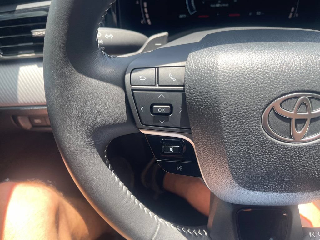 Used 2025 Toyota Camry SE FWD image 16