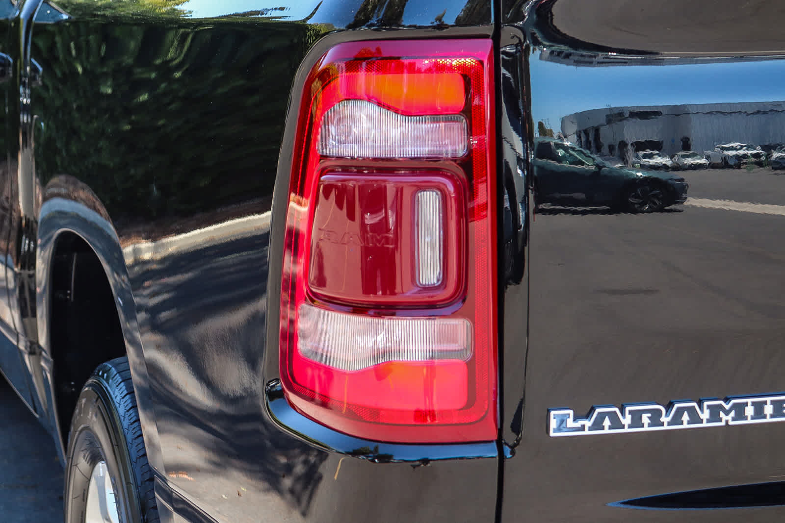 Used 2024 RAM 1500 Laramie AWD/4WD image 8