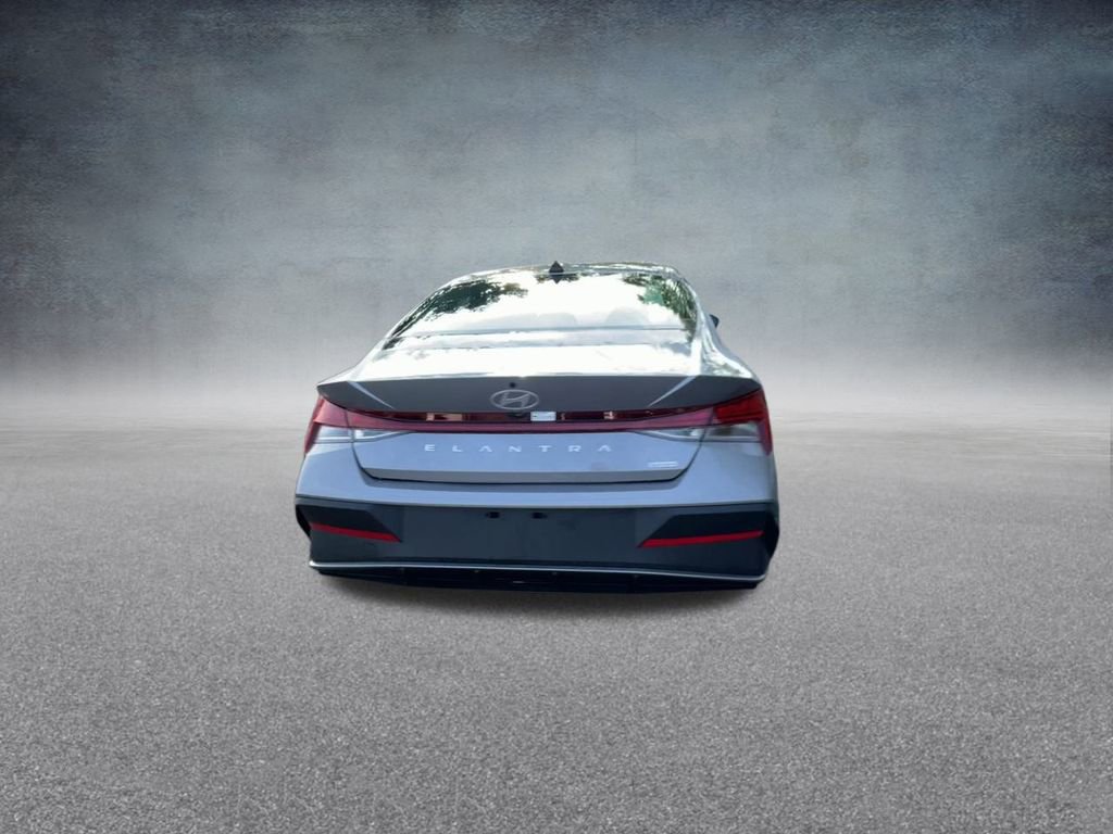 Used 2025 Hyundai Elantra Blue image 20