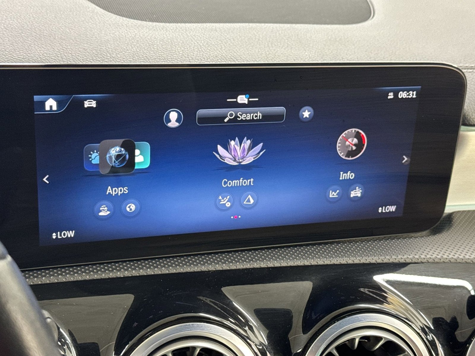 Used 2025 Mercedes-Benz CLA 250 4MATIC image 24