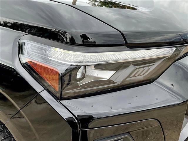 Used 2025 Chevrolet Colorado Z71 w/ Technology Package AWD/4WD image 30