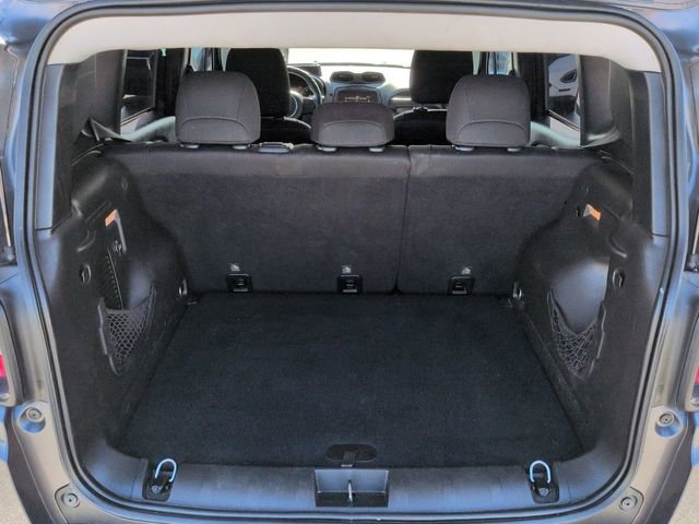 Used 2017 Jeep Renegade Altitude FWD image 13