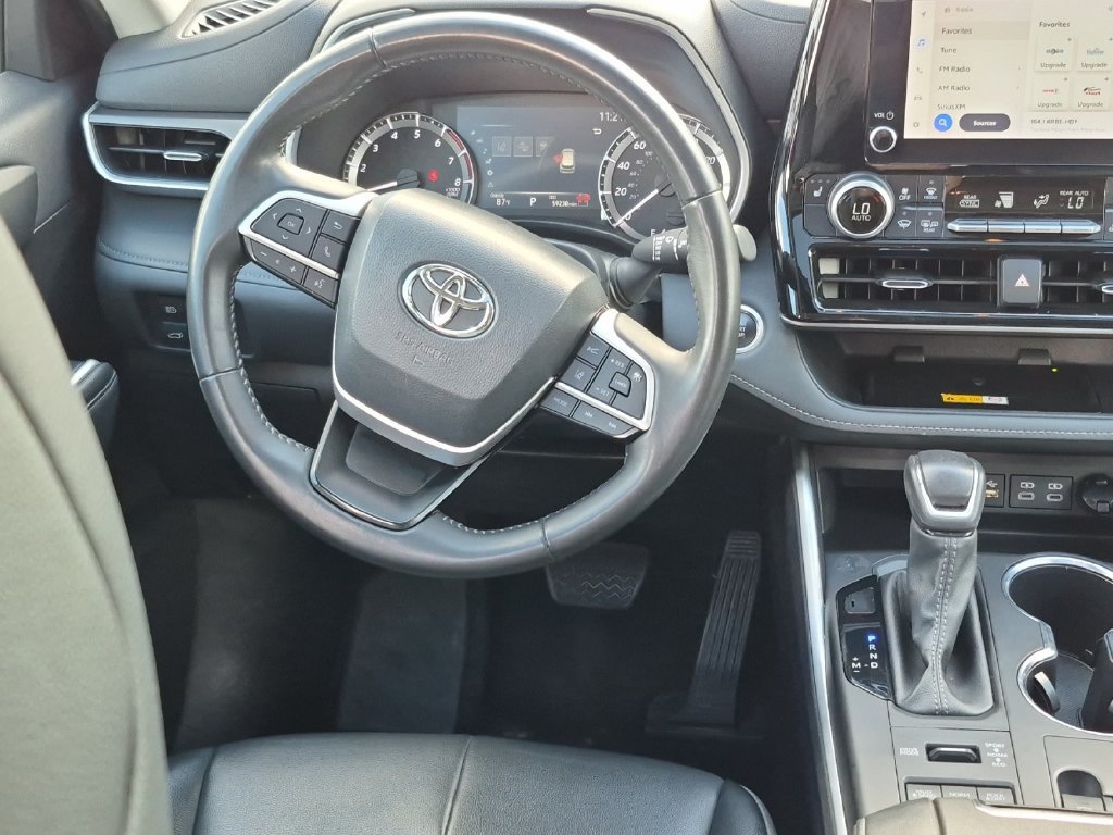 Used 2024 Toyota Highlander XLE AWD/4WD image 14