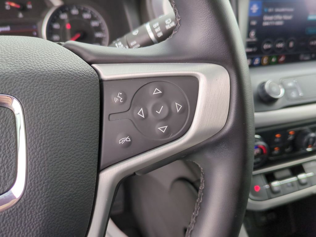 Used 2023 GMC Acadia SLT image 16