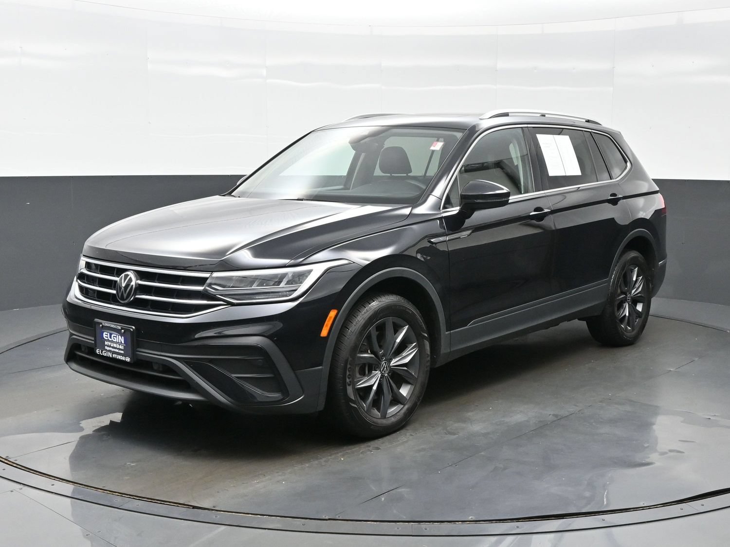 Used 2022 Volkswagen Tiguan SE AWD/4WD image 2