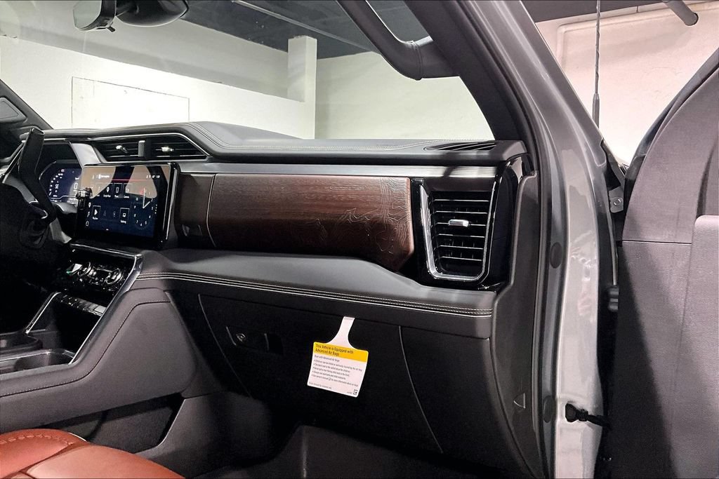 Used 2024 GMC Sierra 3500 Denali Ultimate AWD/4WD image 16