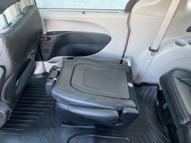 Used 2024 Chrysler Pacifica Touring-L image 28