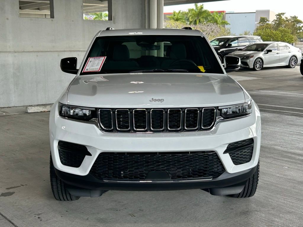 Used 2025 Jeep Grand Cherokee Laredo image 8