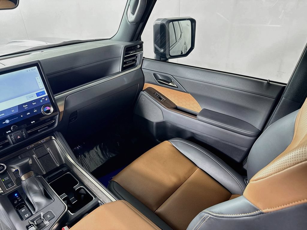Used 2024 Lexus GX 550 w/ Accessory Package (Z1) AWD/4WD image 32