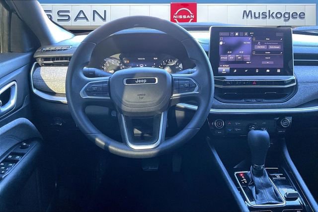 Used 2023 Jeep Compass Sport image 8
