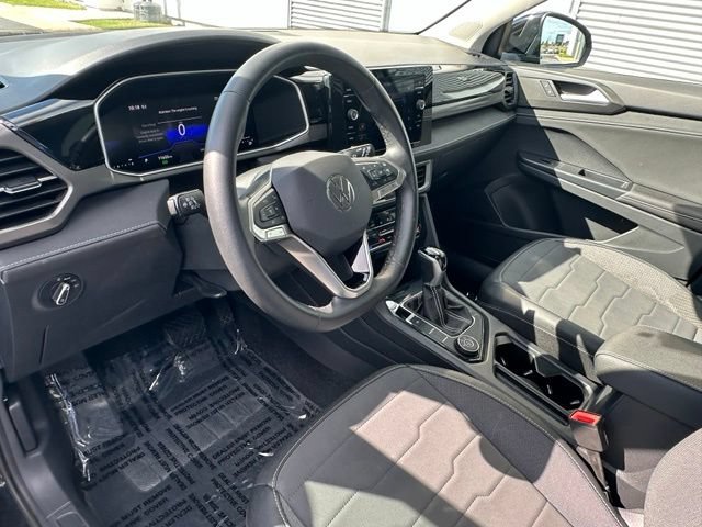 Used 2025 Volkswagen Taos SE AWD/4WD image 30