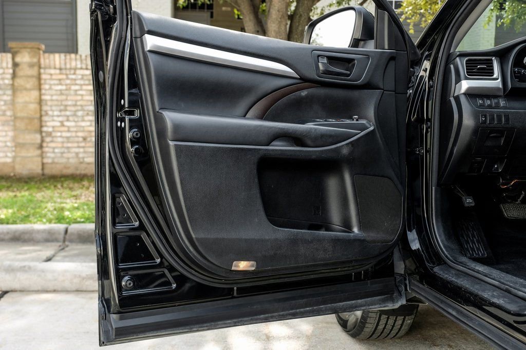 Used 2017 Toyota Highlander Plus image 52