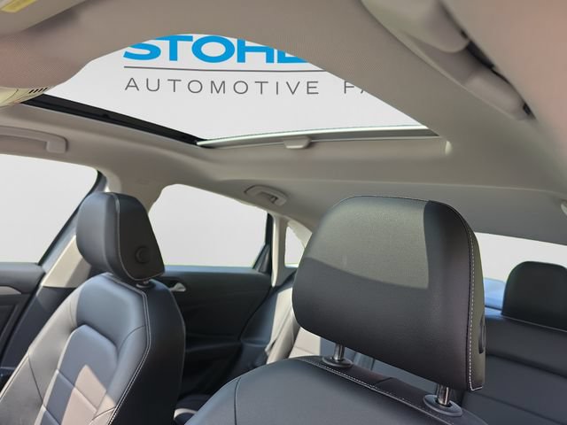 Certified 2023 Volkswagen Jetta SE w/ Panoramic Sunroof Package FWD image 12