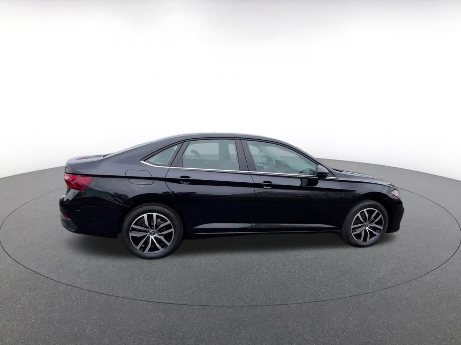 Used 2025 Volkswagen Jetta SE image 16