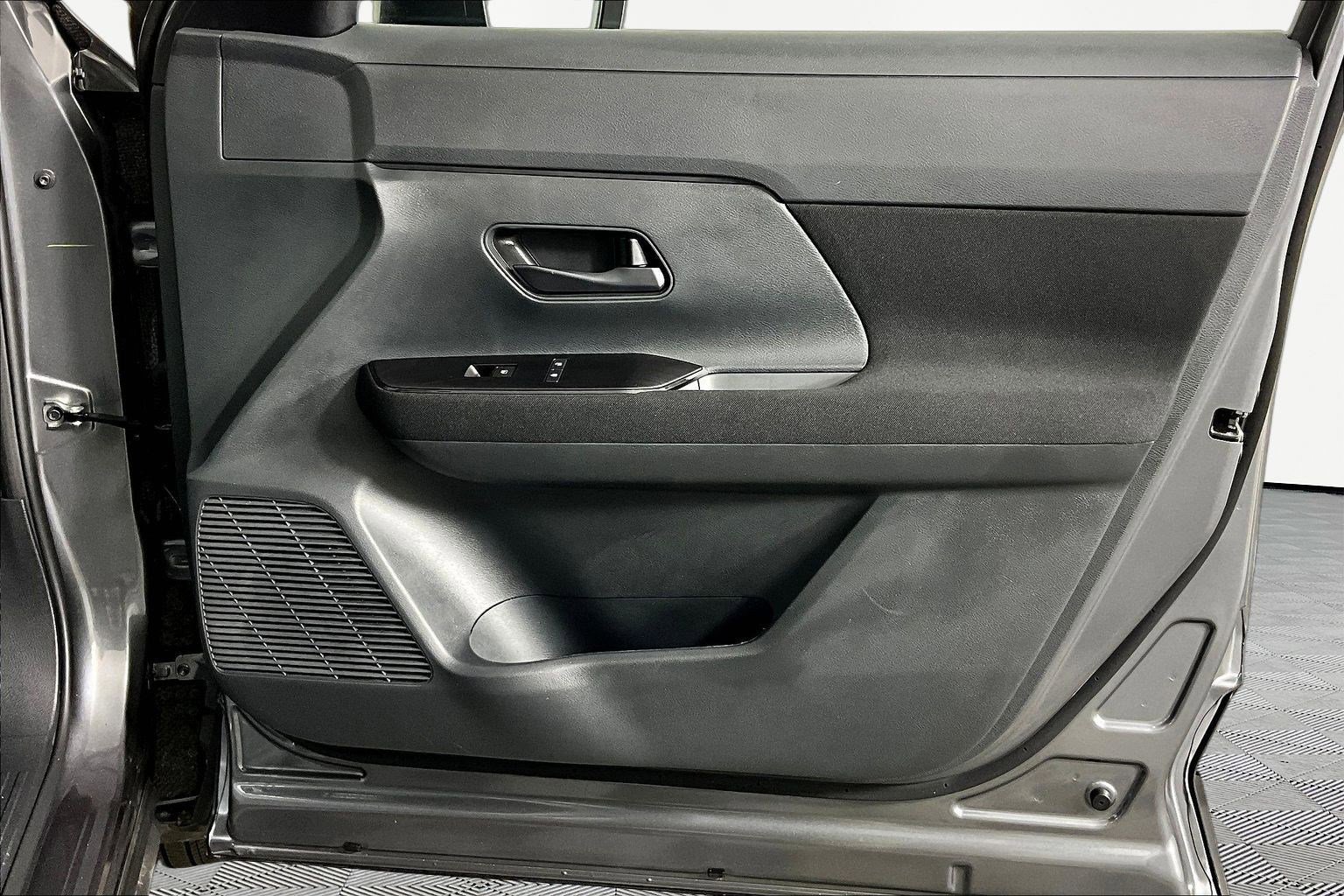 Certified 2025 Nissan Kicks S image 27