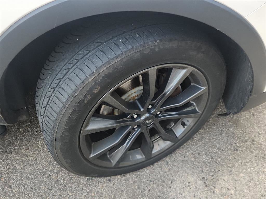 Used 2017 Ford Explorer XLT w/ XLT Appearance Package image 13