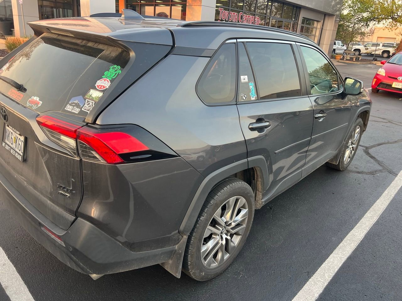 Used 2019 Toyota RAV4 XLE Premium image 3