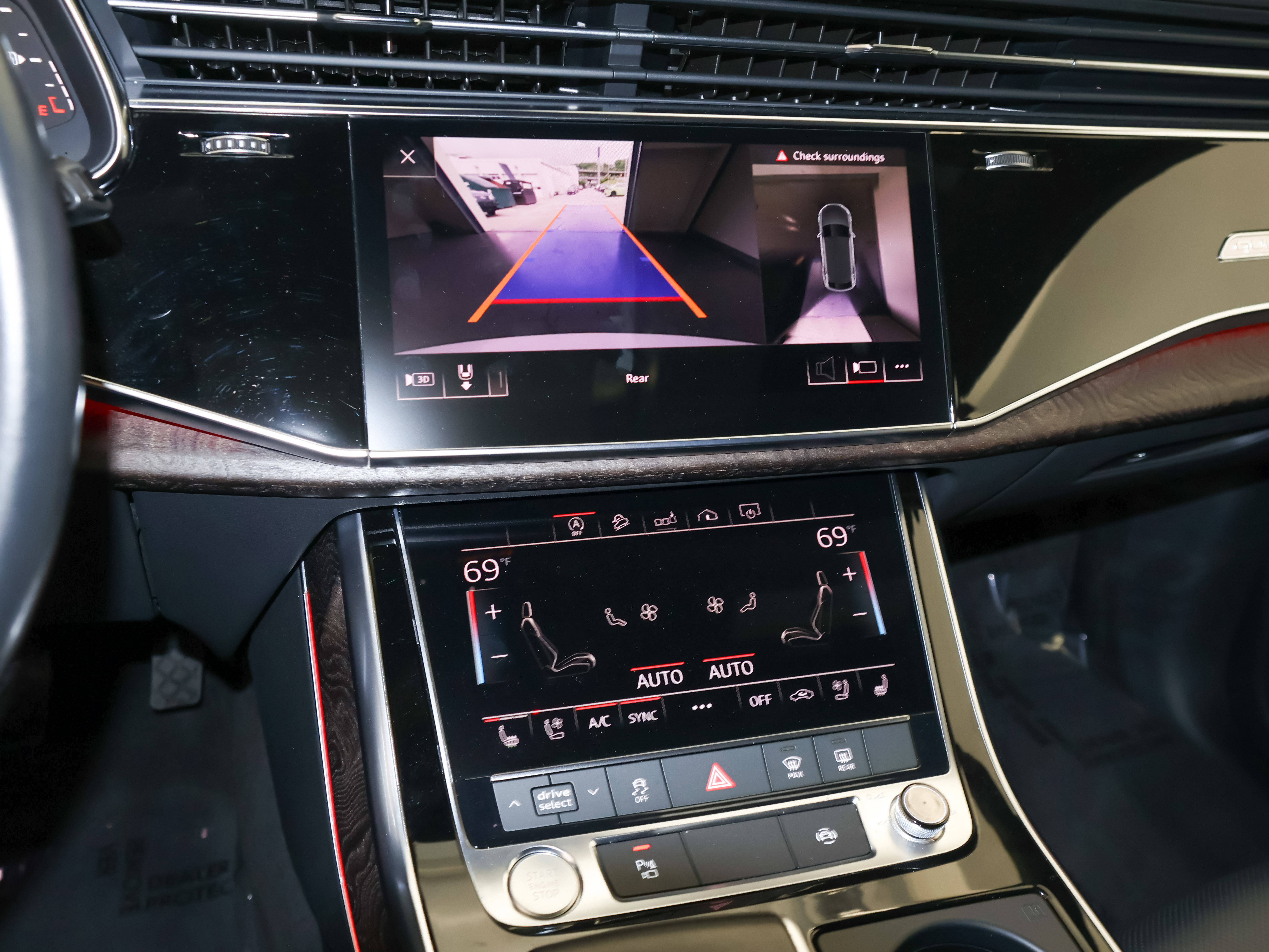 Used 2020 Audi Q8 Premium Plus w/ Premium Plus Package AWD/4WD image 32
